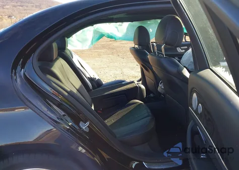 2017 Mercedes-Benz E 300 4Matic z USA, uszkodzony, nr VIN WDDZF4KB9HA017628